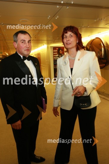 Dr. Marko Vidnjevič, conski Lions predsednik in Polonca Kukec, guvernerka slovenskih Lions klubov13. Veliki dobrodelni ples Lions kluba Ljubljana ob 20-obletnici lionizma v Sloveniji