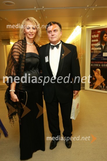 Slavko Stošicki, past guverner Lions distrikta 129 Slovenija in soproga Meta13. Veliki dobrodelni ples Lions kluba Ljubljana ob 20-obletnici lionizma v Sloveniji