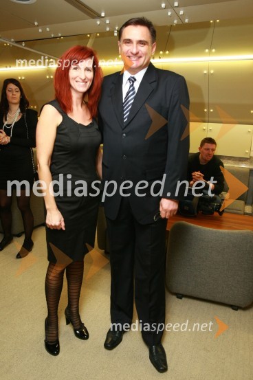 Božidar Resnik, predsednik uprave Kostak Krško d.o.o. in soproga Metka13. Veliki dobrodelni ples Lions kluba Ljubljana ob 20-obletnici lionizma v Sloveniji