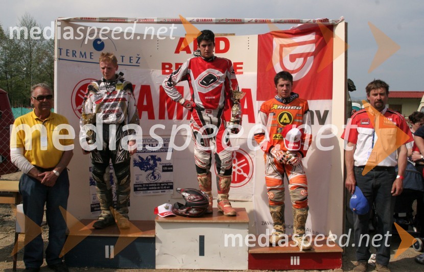Janez Sitar, predsednik komisije za motokros pri AMZS, Ceril Klein Kromhof (Nizozemska), Marco Madii in Gianluca Martini (oba Italija) ter ...MOTOKROS, EP junior do 125 ccm, Brežice