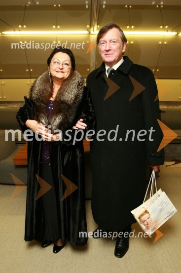 Uroš Lajovic, dirigent in njegova soproga Saša13. Veliki dobrodelni ples Lions kluba Ljubljana ob 20-obletnici lionizma v Sloveniji