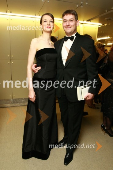 Žiga Debeljak, predsednik uprave družbe Mercator in soproga Metoda13. Veliki dobrodelni ples Lions kluba Ljubljana ob 20-obletnici lionizma v Sloveniji