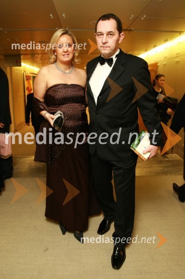 Mojca Seliškar Toš, vodja kabineta predsednika RS in soprog Peter Toš, odvetnik13. Veliki dobrodelni ples Lions kluba Ljubljana ob 20-obletnici lionizma v Sloveniji