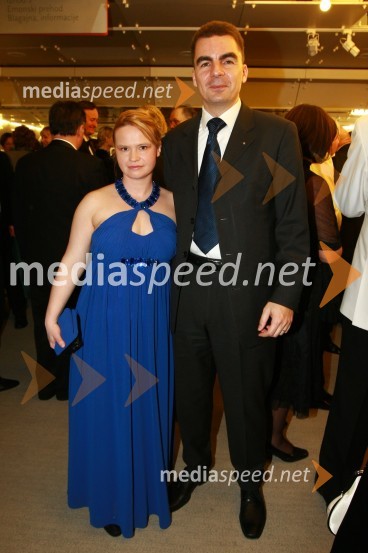 Danilo Tomšič, direktor področja prodaja in marketing v podjetju Mobitel in soproga Andreja Šuštaršič Tomšič13. Veliki dobrodelni ples Lions kluba Ljubljana ob 20-obletnici lionizma v Sloveniji