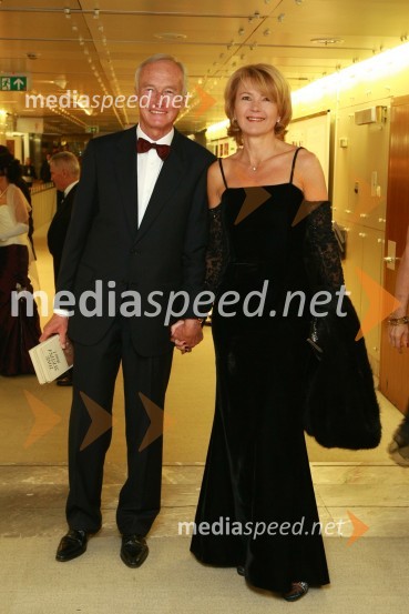 Janez Pergar, predsednik upravnega odbora podjetja Kompas d.d. in njegova soproga Nevenka Črešnar Pergar, lastnica in direktorica podjetja NP Consulting13. Veliki dobrodelni ples Lions kluba Ljubljana ob 20-obletnici lionizma v Sloveniji