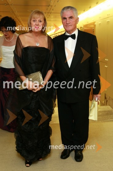 Ludvik Toplak, nekdanji rektor mariborske univerze in soproga Edita Benko Toplak13. Veliki dobrodelni ples Lions kluba Ljubljana ob 20-obletnici lionizma v Sloveniji