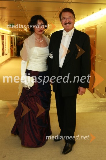 Dr. Krešo Puharič, lionist in soproga Nada13. Veliki dobrodelni ples Lions kluba Ljubljana ob 20-obletnici lionizma v Sloveniji