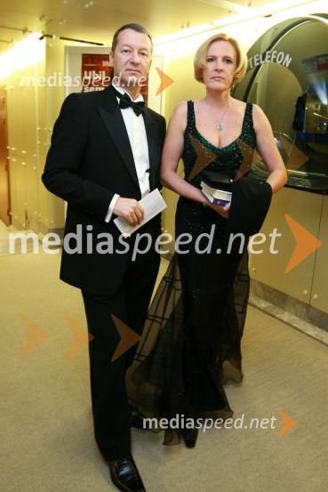 Igor Lah, lastnik družbe KS2 Naložbe in soproga Mojca13. Veliki dobrodelni ples Lions kluba Ljubljana ob 20-obletnici lionizma v Sloveniji