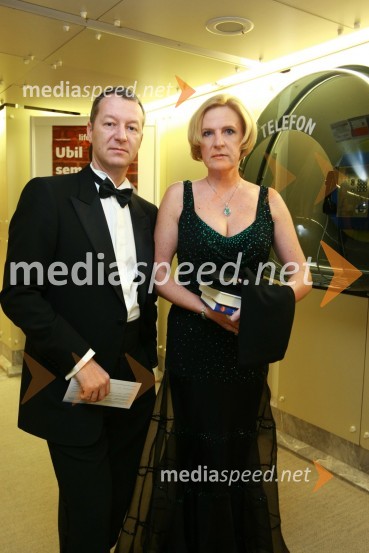 Igor Lah, lastnik družbe KS2 Naložbe in soproga Mojca13. Veliki dobrodelni ples Lions kluba Ljubljana ob 20-obletnici lionizma v Sloveniji