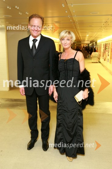 Janez Škrabec, direktor podjetja Riko d.o.o. in žena Sonja Poljanšek - Škrabec, lastnica Welness centra Sunny13. Veliki dobrodelni ples Lions kluba Ljubljana ob 20-obletnici lionizma v Sloveniji