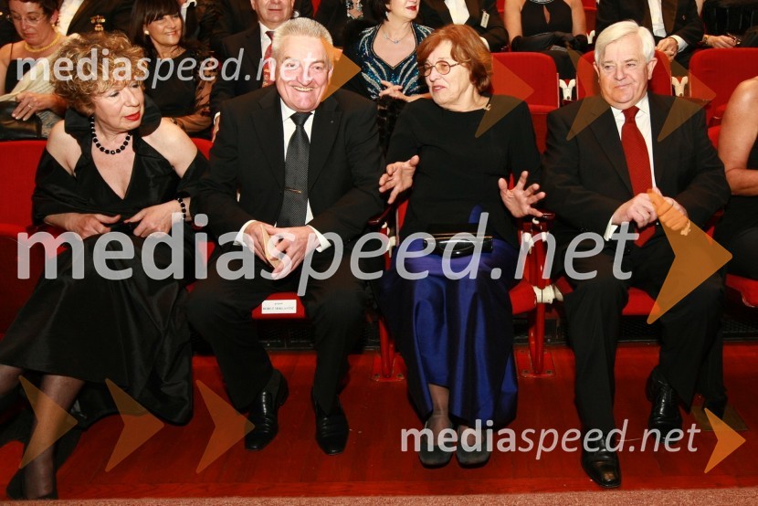 Borut Miklavčič, minister za zdravje in soproga Breda ter Milan Kučan, nekdanji predsednik Republike Slovenije in soproga Štefka 	13. Veliki dobrodelni ples Lions kluba Ljubljana ob 20-obletnici lionizma v Sloveniji