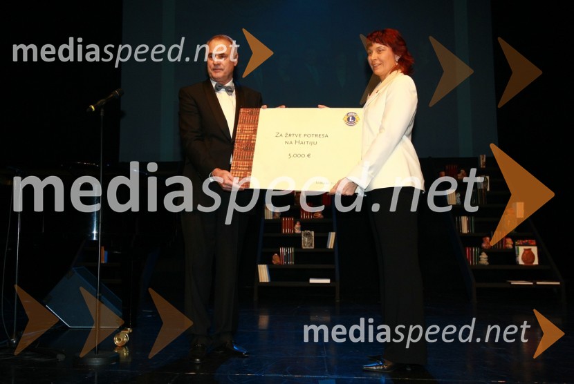 Miro Bogataj, predsednik odbora za humanitarno dejavnost Lions kluba Ljubljana in Polonca Kukec, guvernerka slovenskih Lions klubov  	 
	13. Veliki dobrodelni ples Lions kluba Ljubljana ob 20-obletnici lionizma v Sloveniji