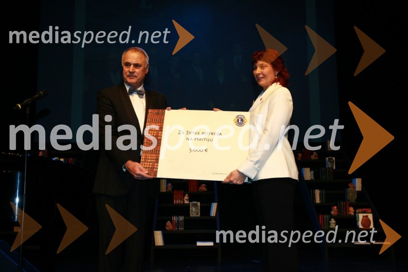 Miro Bogataj, predsednik odbora za humanitarno dejavnost Lions kluba Ljubljana in Polonca Kukec, guvernerka slovenskih Lions klubov  	 
	13. Veliki dobrodelni ples Lions kluba Ljubljana ob 20-obletnici lionizma v Sloveniji