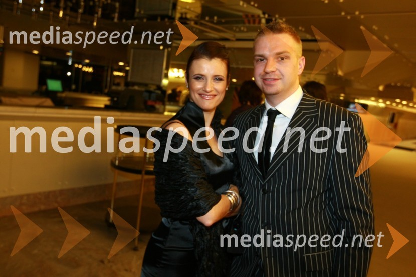 Benjamin Nikl in njegova spremljevalka13. Veliki dobrodelni ples Lions kluba Ljubljana ob 20-obletnici lionizma v Sloveniji