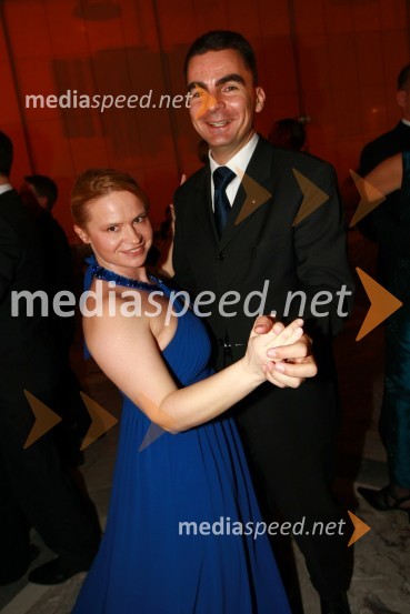 Danilo Tomšič, direktor področja prodaja in marketing v podjetju Mobitel in soproga Andreja Šuštaršič Tomšič13. Veliki dobrodelni ples Lions kluba Ljubljana ob 20-obletnici lionizma v Sloveniji