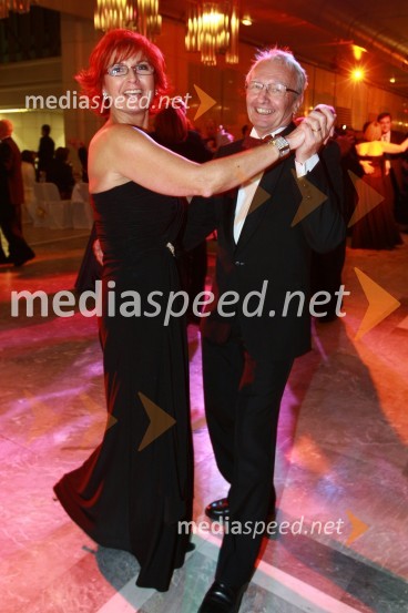 Darinka Pavlič Kamien, predsednica Lions kluba Ljubljana in mož Peter Kamien13. Veliki dobrodelni ples Lions kluba Ljubljana ob 20-obletnici lionizma v Sloveniji