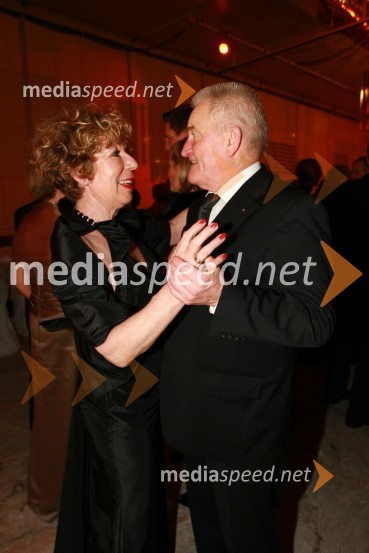 Borut Miklavčič, minister za zdravje in soproga Breda13. Veliki dobrodelni ples Lions kluba Ljubljana ob 20-obletnici lionizma v Sloveniji