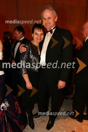 Vida Petrovčič, novinarka in njen mož Janez Žontar13. Veliki dobrodelni ples Lions kluba Ljubljana ob 20-obletnici lionizma v Sloveniji