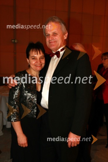 Vida Petrovčič, novinarka in njen spremljevalec Janez Žontar13. Veliki dobrodelni ples Lions kluba Ljubljana ob 20-obletnici lionizma v Sloveniji