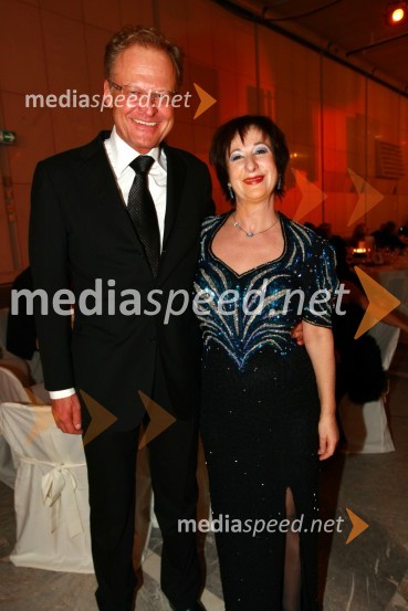 Janez Škrabec, direktor podjetja Riko d.o.o. in Polona Vetrih, igralka13. Veliki dobrodelni ples Lions kluba Ljubljana ob 20-obletnici lionizma v Sloveniji