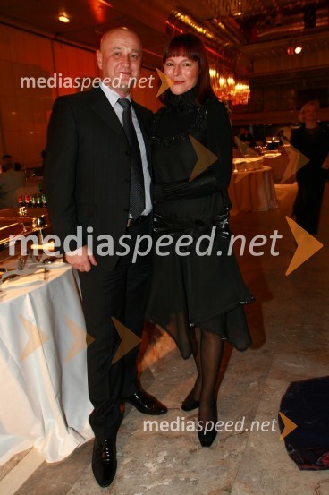 Matjaž Gantar, direkor KD group in njegova življenjska sopotnica Mojca Ribič13. Veliki dobrodelni ples Lions kluba Ljubljana ob 20-obletnici lionizma v Sloveniji