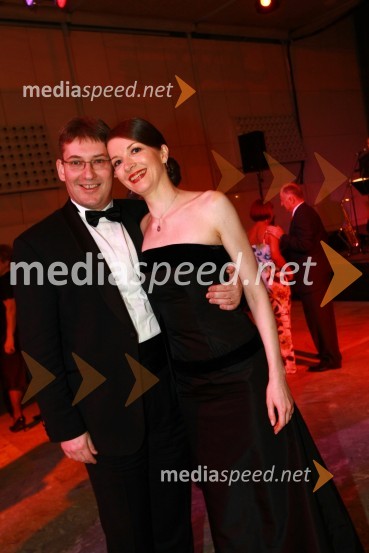 Žiga Debeljak, predsednik uprave družbe Mercator in soproga Metoda13. Veliki dobrodelni ples Lions kluba Ljubljana ob 20-obletnici lionizma v Sloveniji