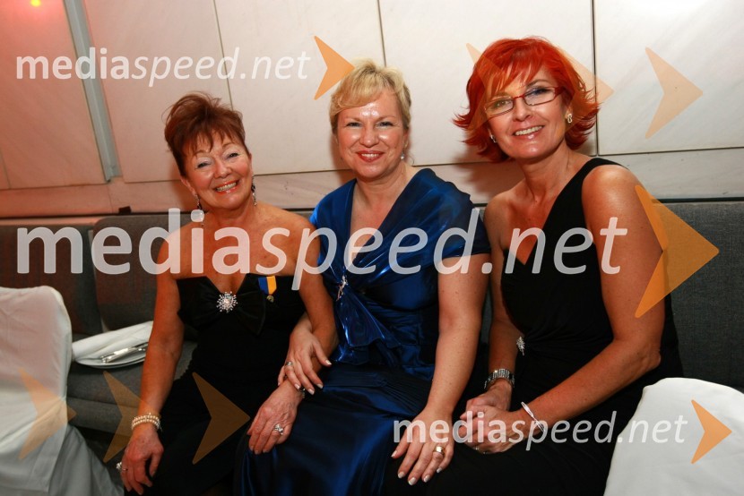 Tjaša Andree Prosenc, odvetnica, Sabrina Pečelin, vodja odnosov z javnostmi pri Porsche Slovenija in Darinka Pavlič Kamien, predsednica Lions kluba Ljubljana13. Veliki dobrodelni ples Lions kluba Ljubljana ob 20-obletnici lionizma v Sloveniji