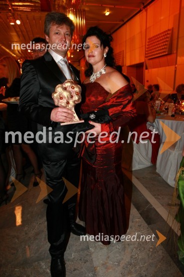 Jure Bricman in Katja Jurgec Bricman, Porcelan Catbriyur
13. Veliki dobrodelni ples Lions kluba Ljubljana ob 20-obletnici lionizma v Sloveniji