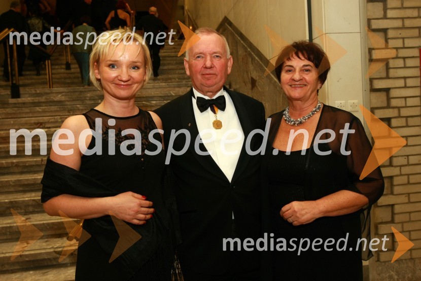 Polona Bohorič, direktorica podjetja Divanova d.o.o. in članica Lions kluba Ljubljana, Janez Bohorič, predsednik uprave Sava d.d. in Dunja Bohorič, svetovalka v podjetju Divanova d.o.o. in ustanovitvena članica Lions kluba Ljubljana13. Veliki dobrodelni ples Lions kluba Ljubljana ob 20-obletnici lionizma v Sloveniji