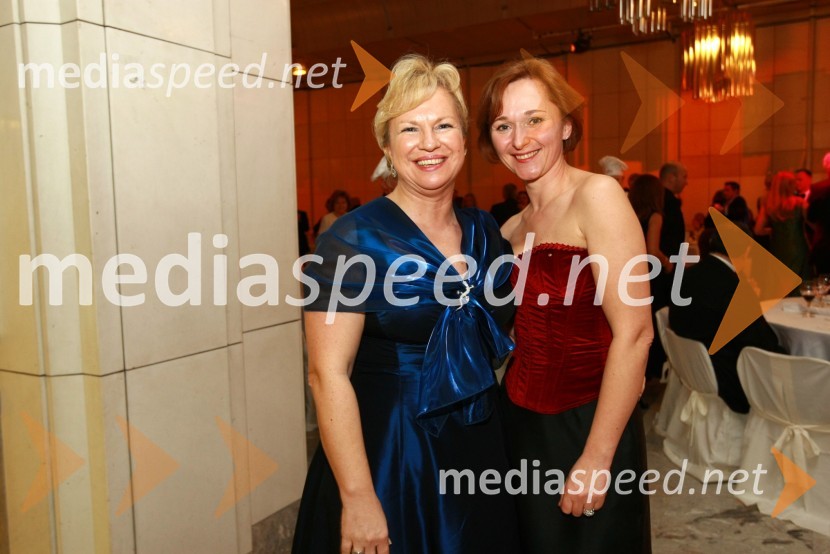 Sabrina Pečelin, vodja odnosov z javnostmi pri Porsche Slovenija in dr. Barbara Jaki, direktorica Narodne galerije13. Veliki dobrodelni ples Lions kluba Ljubljana ob 20-obletnici lionizma v Sloveniji