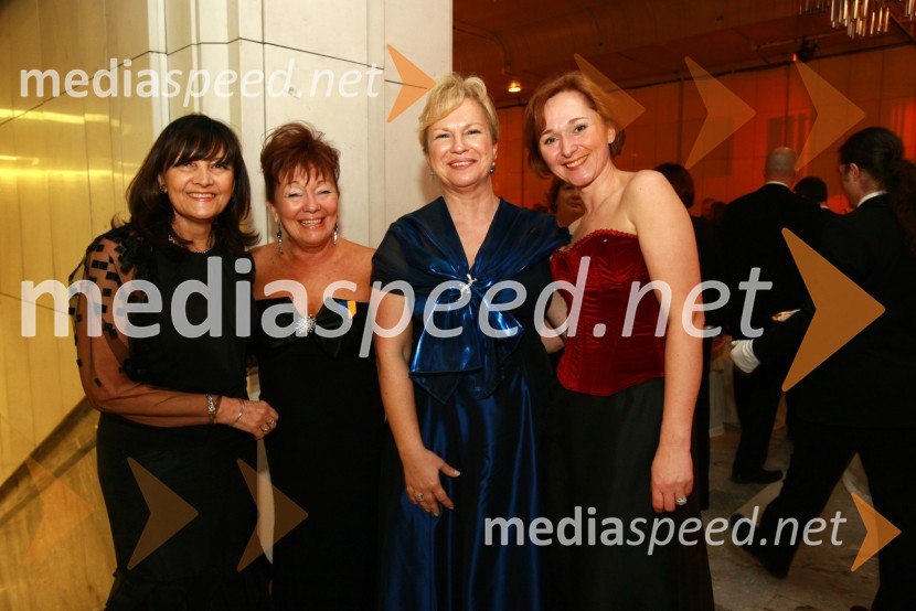 Dr. Metka Zorc, kardiologinja, Tjaša Andree Prosenc, odvetnica, Sabrina Pečelin, vodja odnosov z javnostmi pri Porsche Slovenija in dr. Barbara Jaki, direktorica Narodne galerije13. Veliki dobrodelni ples Lions kluba Ljubljana ob 20-obletnici lionizma v Sloveniji