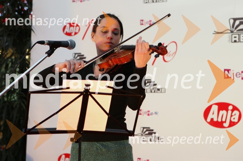 Anja Bukovec, violinistkaRevija Anja, 10. rojstni dan