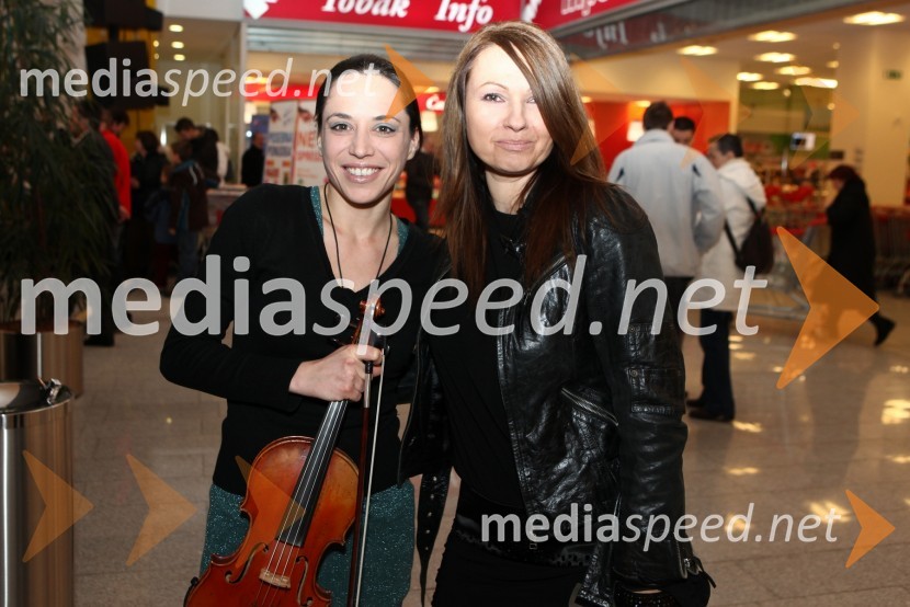Anja Bukovec, violinistka in Anja Rupel, pevkaRevija Anja, 10. rojstni dan