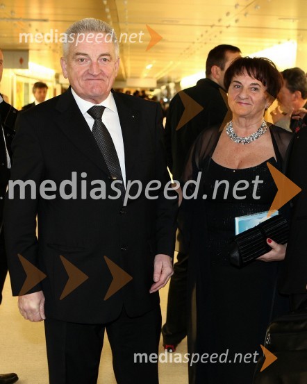 Borut Miklavčič, minister za zdravje in Pra Lion ter Dunja Bohorič, svetovalka v podjetju Divanova d.o.o. in ustanovitvena članica Lions kluba Ljubljana
13. Veliki dobrodelni ples Lions kluba Ljubljana ob 20-obletnici lionizma v Sloveniji