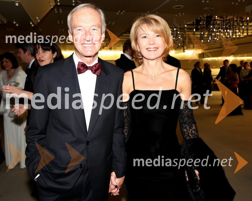 Janez Pergar, predsednik upravnega odbora podjetja Kompas d.d. in njegova soproga Nevenka Črešnar Pergar, lastnica in direktorica podjetja NP Consulting13. Veliki dobrodelni ples Lions kluba Ljubljana ob 20-obletnici lionizma v Sloveniji