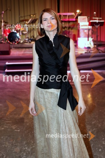 Eva Longyka Marušič, povezovalka večera13. Veliki dobrodelni ples Lions kluba Ljubljana ob 20-obletnici lionizma v Sloveniji