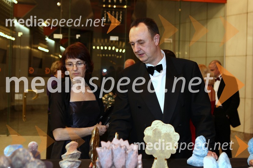 Dušan Papež in soproga13. Veliki dobrodelni ples Lions kluba Ljubljana ob 20-obletnici lionizma v Sloveniji