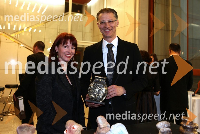 Igor Lukšič, minister za šolstvo in šport ter njegova soproga dr. Marta Macedoni Lukšič, pediatrinja13. Veliki dobrodelni ples Lions kluba Ljubljana ob 20-obletnici lionizma v Sloveniji