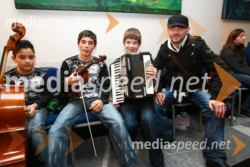 Dominik Kontrec, Angelo Kontrec in Miško Kontrec, člani skupine Mlada Langa ter Mišo Kontrec, član skupine LangaSlovenija ima talent, predizbor v Mariboru