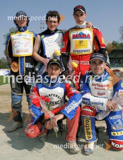Ekipa AMD Krško - spodaj: Samo Kukovica in Izak Šantej, zgoraj: Aleksander Čonda, Matija Duh in Davor VolkSPEEDWAY, 2. dirka DP ekip Slovenije, Avstrije in Hrvaške