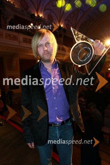 Matjaž Javšnik, igralec in zmagovalec akcije Bob leta 2009Bob leta 2009 in vljudna prošnja Večerovcev, naj se ga gostje letos ne napijejo...