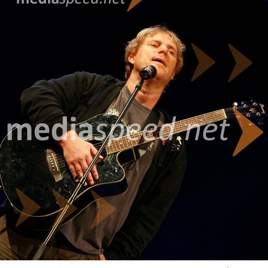 Sašo Hribar, voditelj prireditveBob leta 2009 in vljudna prošnja Večerovcev, naj se ga gostje letos ne napijejo...