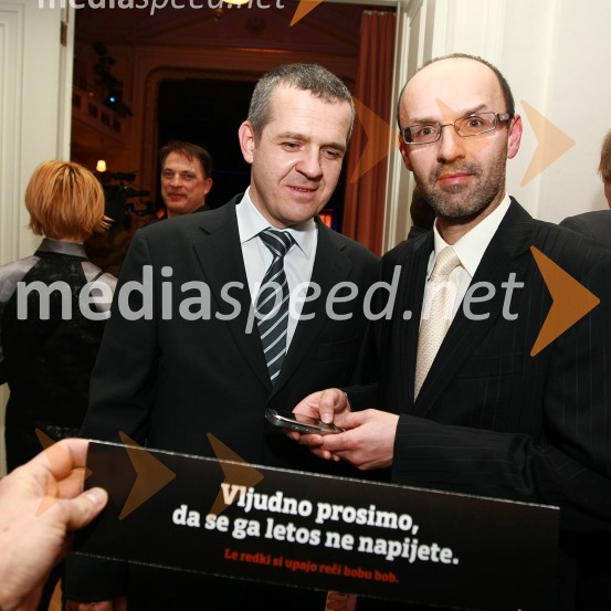 Uroš Skuhala, direktor in odgovorni urednik medijev ČZP Večer d.d. ter odgovorni urednik časnika VečerBob leta 2009 in vljudna prošnja Večerovcev, naj se ga gostje letos ne napijejo...