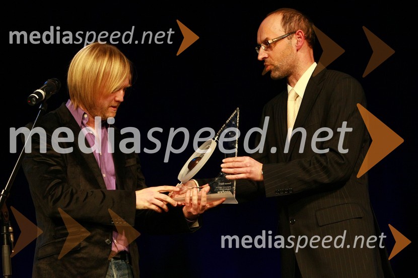 Matjaž Javšnik, igralec in zmagovalec akcije Bob leta 2009 ter Tomaž Ranc, odgovorni urednik časnika VečerBob leta 2009 in vljudna prošnja Večerovcev, naj se ga gostje letos ne napijejo...