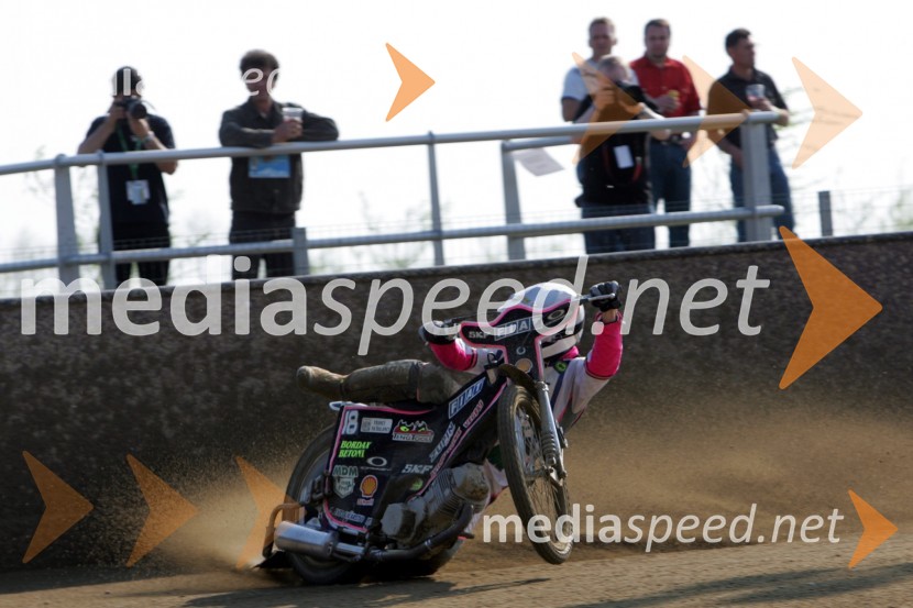 Jernej Kolenko (AMTK Ljubljana) med padcemSPEEDWAY, 2. dirka DP ekip Slovenije, Avstrije in Hrvaške