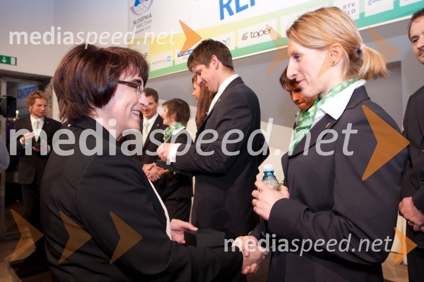 Ljubica Jelušič, ministrica za obrambo in Tadeja Brankovič Likozar, biatlonPredstavitev olimpijske delegacije Slovenije