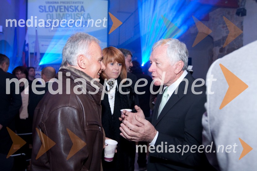 Maja Oven, direktorica sektorja za tržno komuniciranje in odnose z javnostmi v BTC s spremljevalcem in Tone Vogrinec, vodja olimpijske delegacijePredstavitev olimpijske delegacije Slovenije