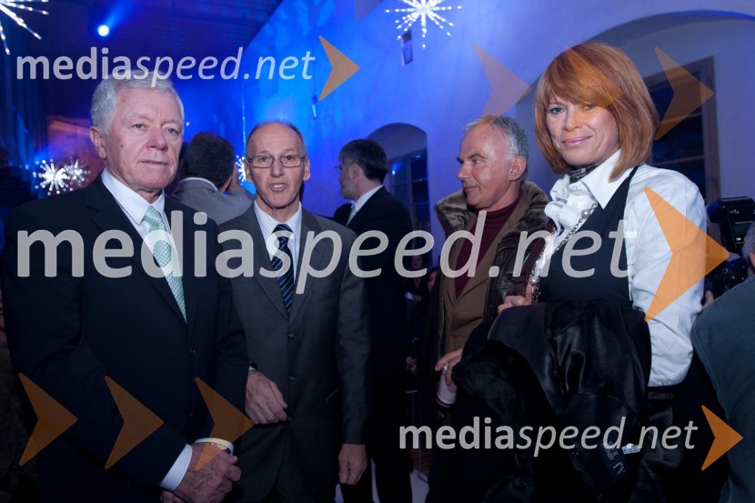 Tone Vogrinec, vodja olimpijske delegacije, Miro Cerar, nekdanji gimnastičar in predsednik Olimpijske akademije ter ambasador za fair play in Maja Oven, direktorica sektorja za tržno komuniciranje in odnose z javnostmi v BTC s spremljevalcemPredstavitev olimpijske delegacije Slovenije