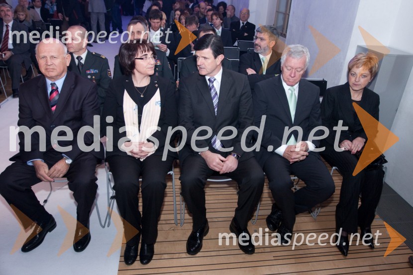 Janez Kocijančič, predsednik olimpijskega komiteja, Ljubica Jelušič, ministrica za obrambo, mag. Blaž Kavčič, predsednik Državnega sveta RS,  	Tone Vogrinec, vodja olimpijske delegacije in mag. Vojka Ravbar, generalna sekretarka SKBPredstavitev olimpijske delegacije Slovenije