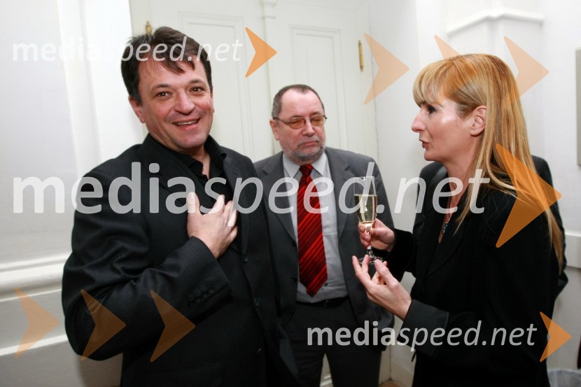 Gregor Jager, podjetnik in Janja Vidmar, pisateljicaBob leta 2009 in vljudna prošnja Večerovcev, naj se ga gostje letos ne napijejo...